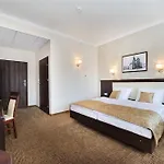 Hotel Trzebnica 호텔 4*