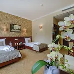 Hotel Trzebnica 호텔 트레브니카