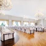 호텔 Hotel Trzebnica