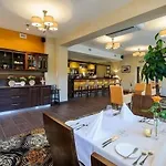 Hotel Trzebnica 호텔 트레브니카
