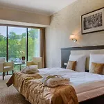 Hotel Trzebnica 호텔 4*