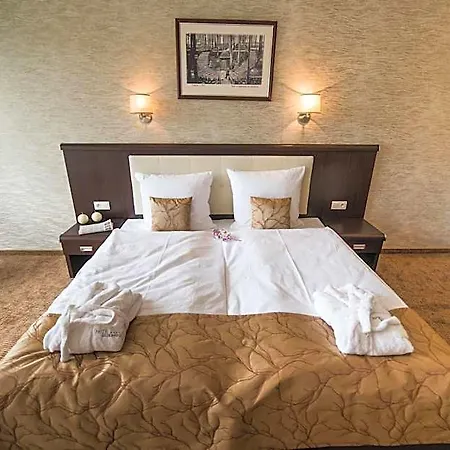Hotel Trzebnica Hotel 4*