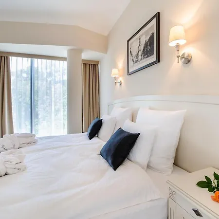 Hotel Trzebnica Hotell 4*
