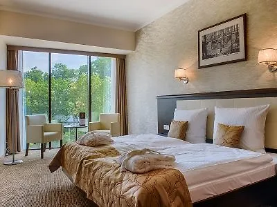 Hotel Trzebnica 4*