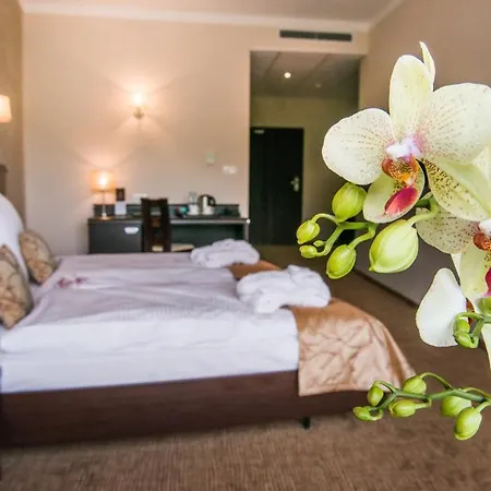 Hotel Trzebnica Hotell 4*