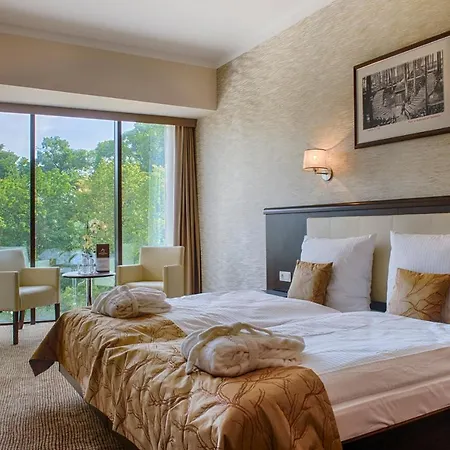 Hotel Trzebnica Hotel 4*